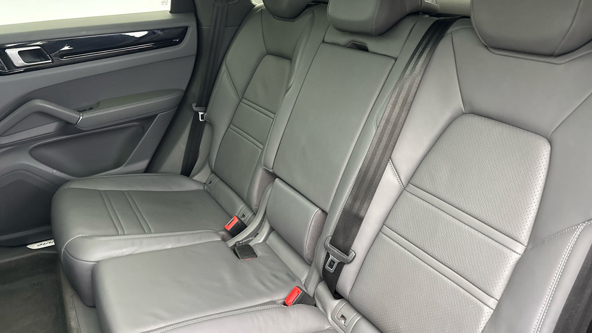 Porsche Cayenne Image 8