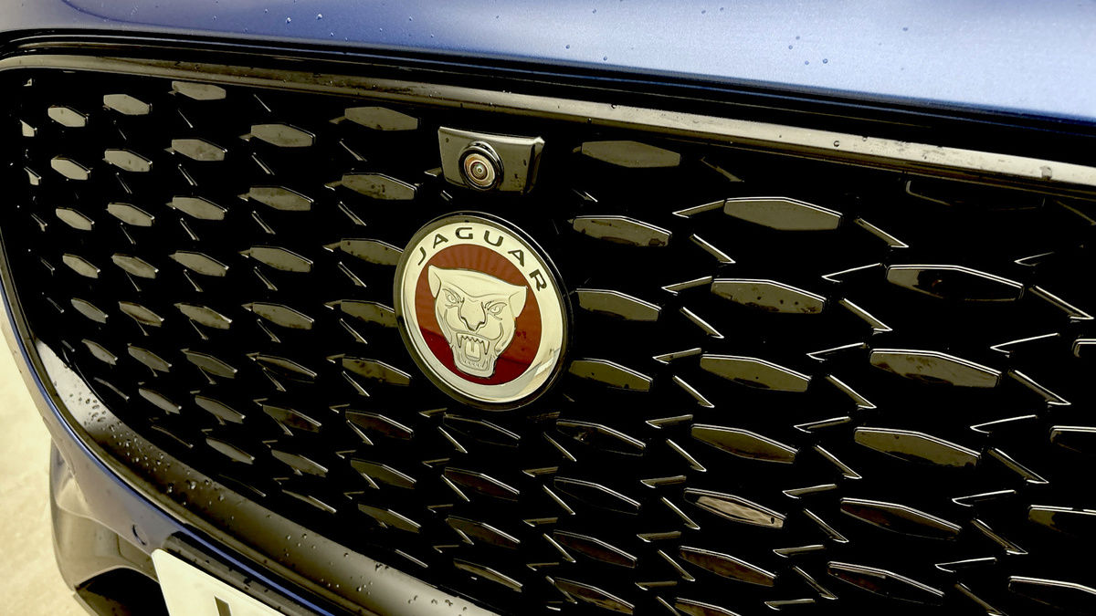 Jaguar F-PACE Image 24