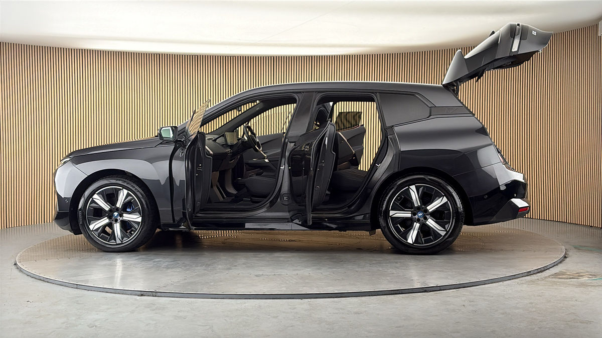More views of BMW iX