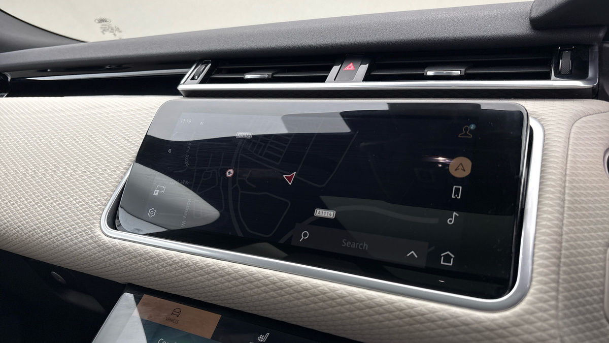 Land Rover Range Rover Velar Image 17