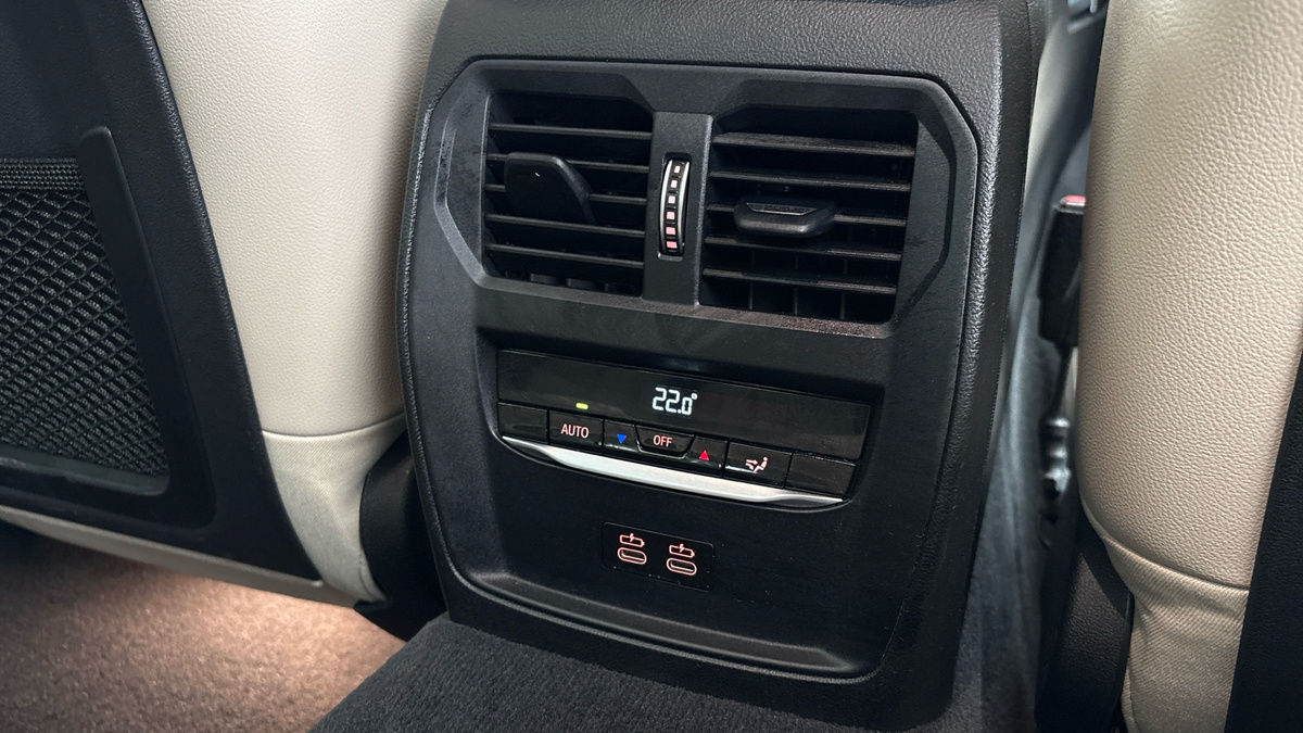 BMW 3 Series Image 25