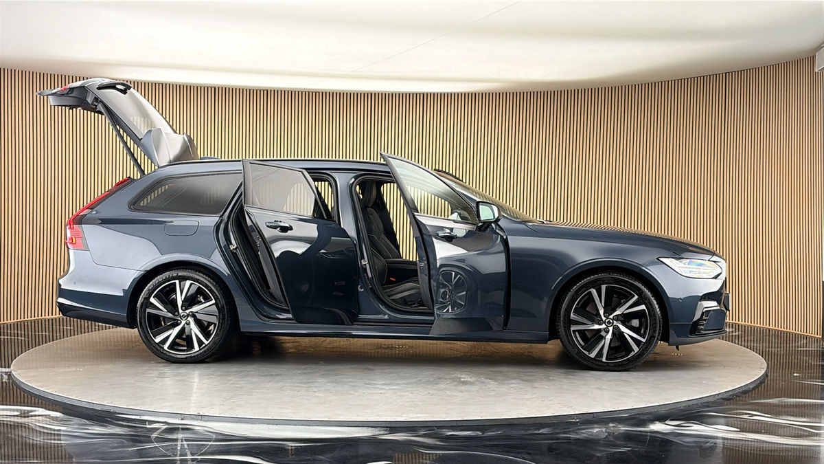 More views of Volvo V90