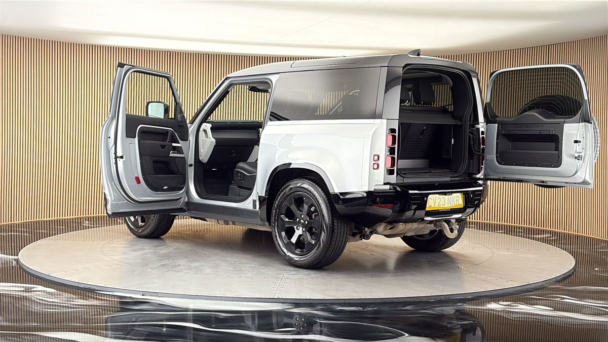 More views of Land Rover Defender 90