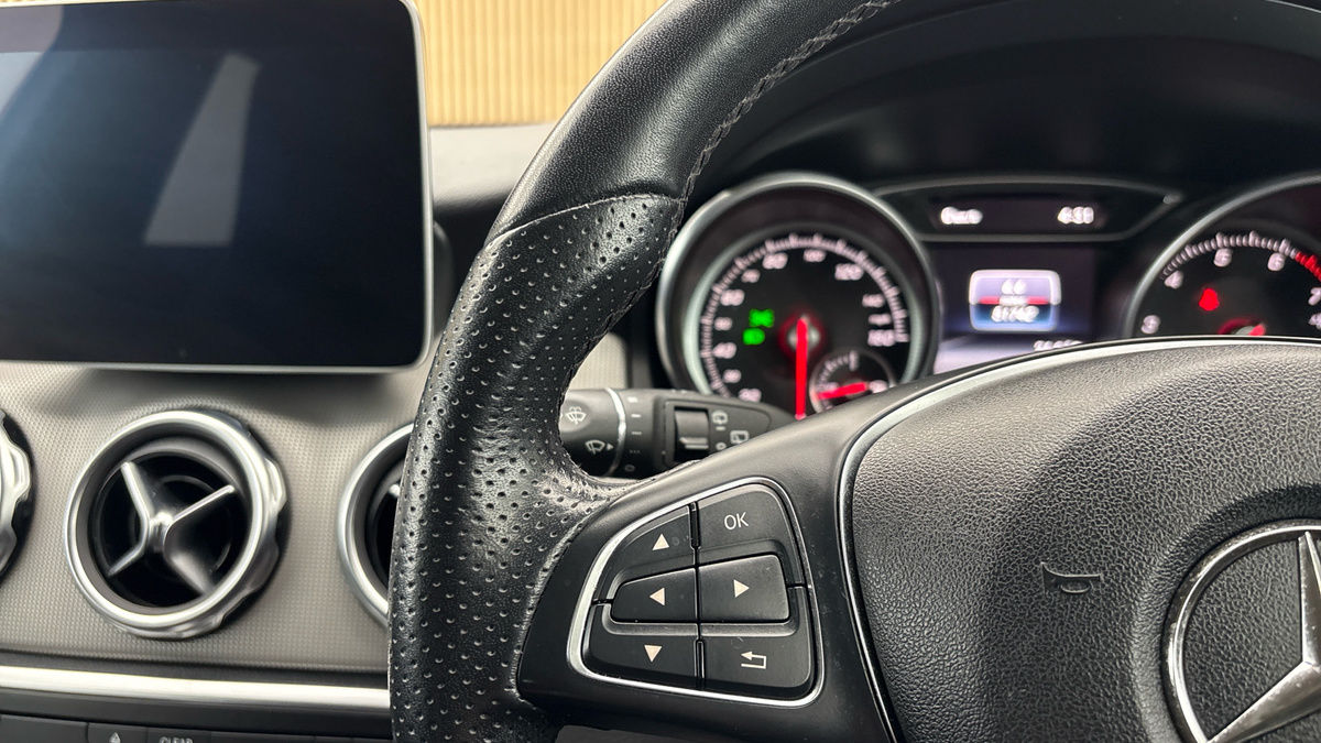 Mercedes-Benz GLA Image 13