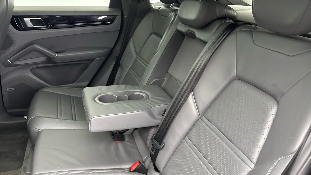 Porsche Cayenne Image 9