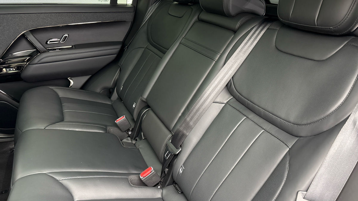 Land Rover Range Rover Sport Image 8