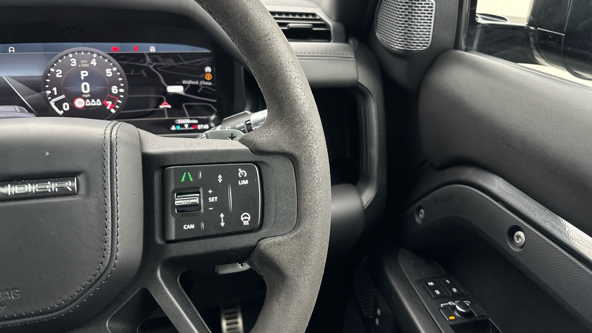 Land Rover Defender 110 Urban Image 28