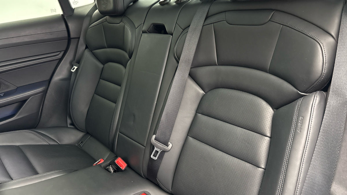 Porsche Taycan Image 8