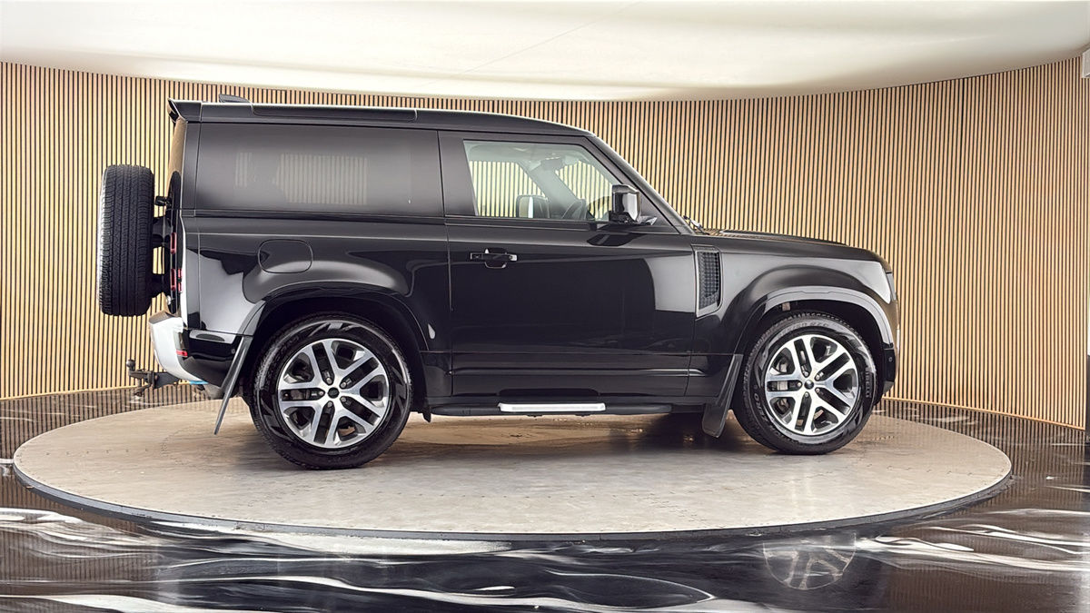 More views of Land Rover Defender 90