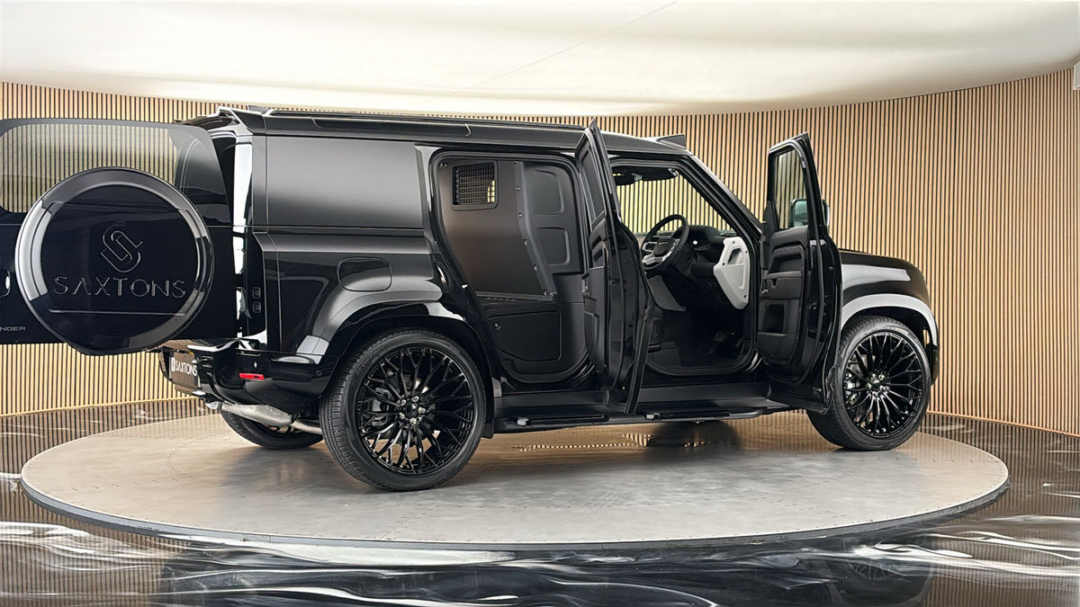 More views of Land Rover Defender 110