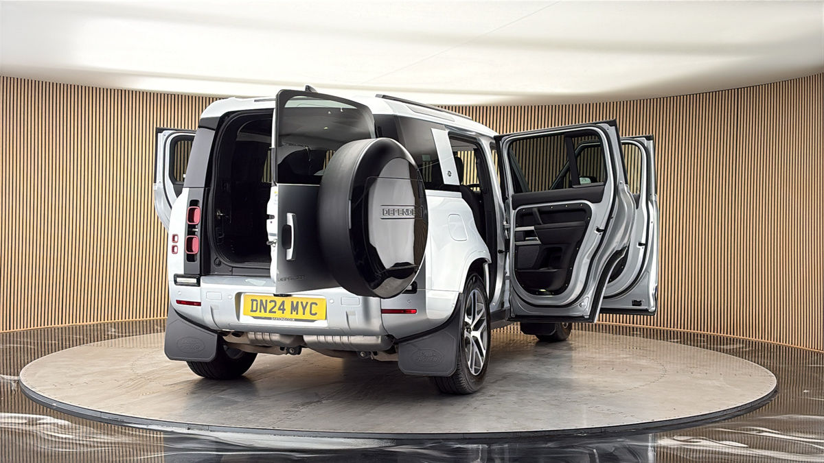More views of Land Rover Defender 110