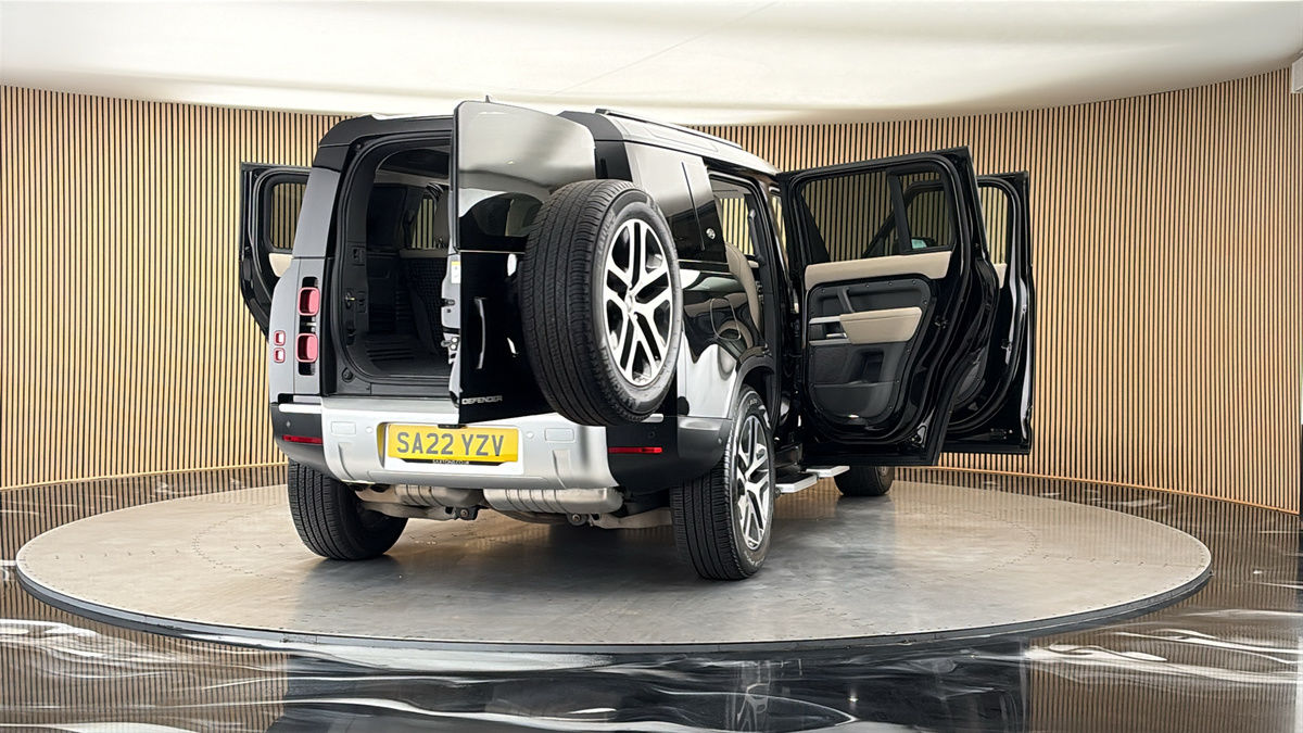 More views of Land Rover Defender 110
