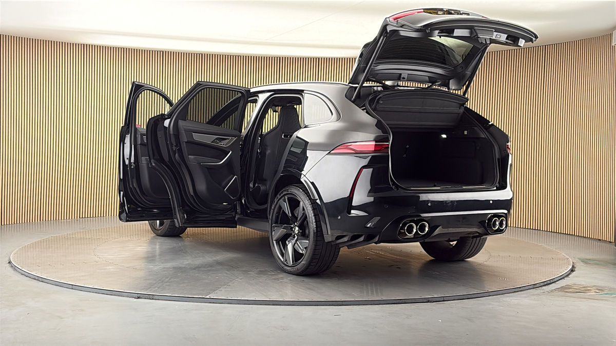 Jaguar F-PACE Image 23