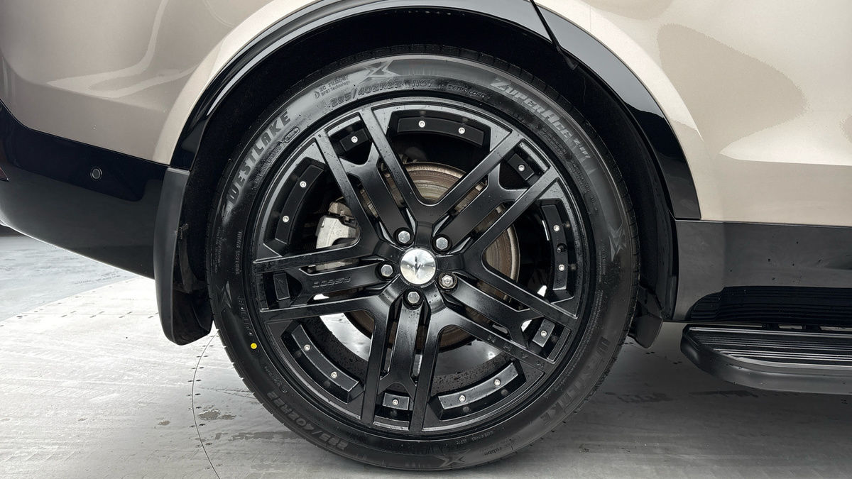 Land Rover Discovery Image 10