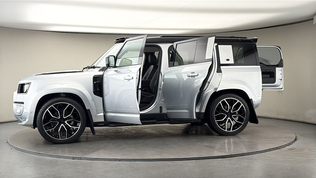 More views of Land Rover Defender 110