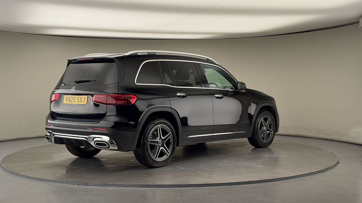 Mercedes-Benz GLB Image 21