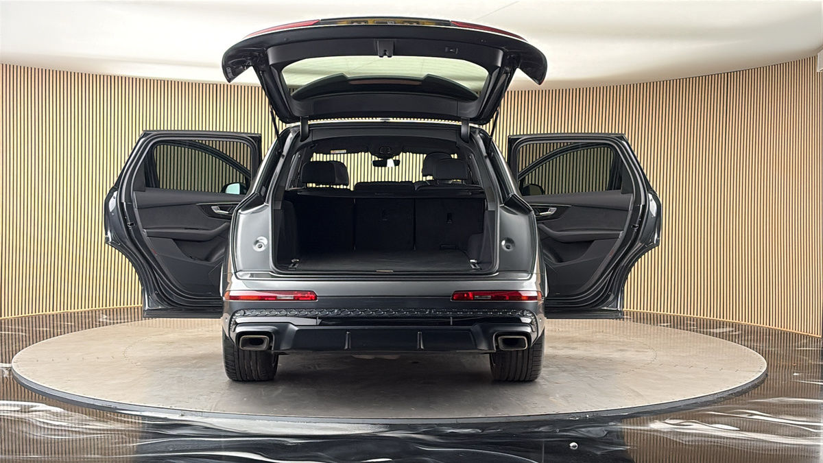 More views of Audi Q7