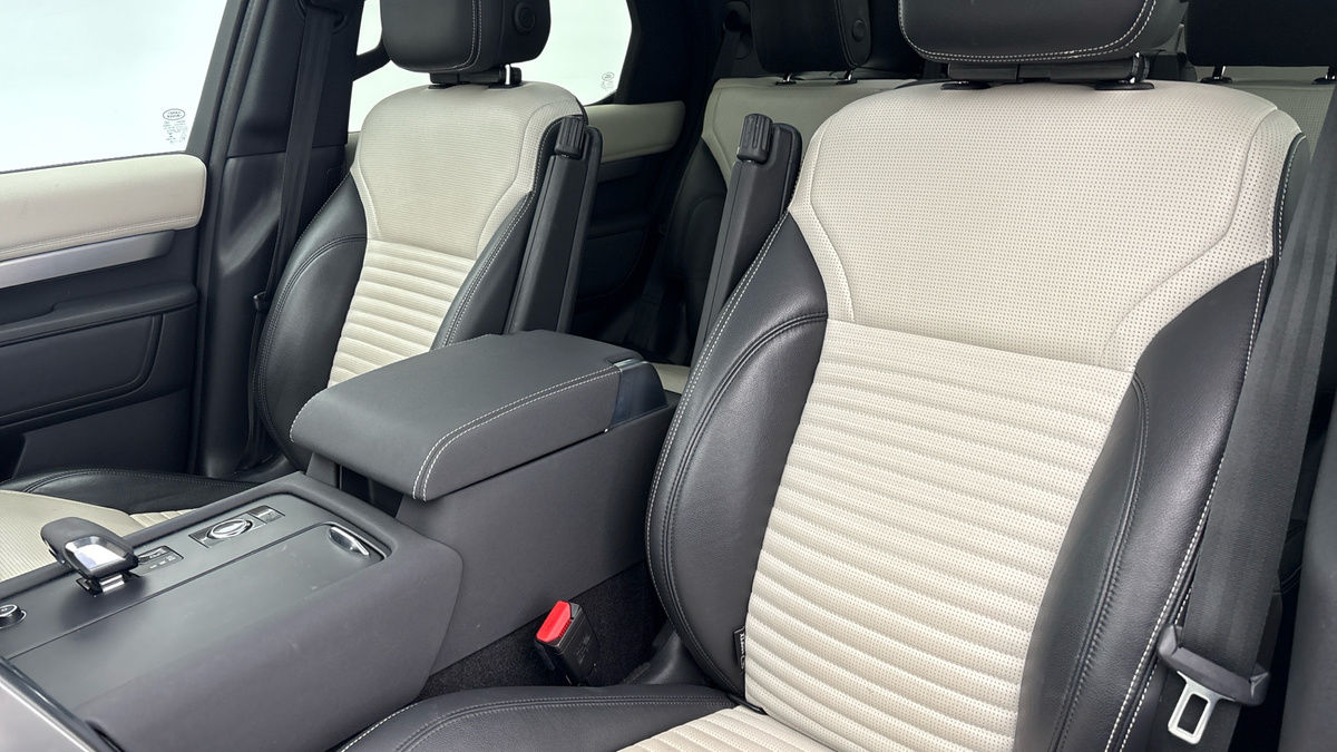 Land Rover Discovery Image 7