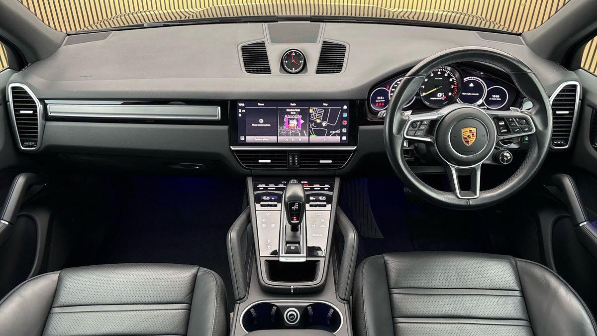 Porsche Cayenne Image 12