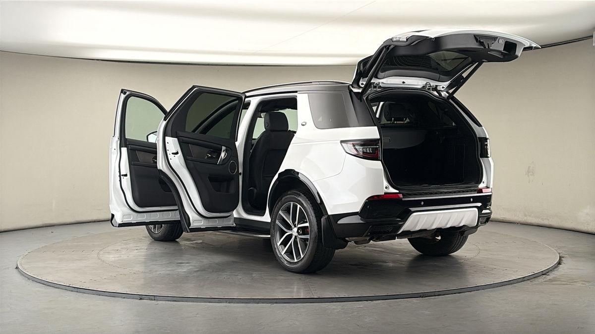 Land Rover Discovery Sport Image 23