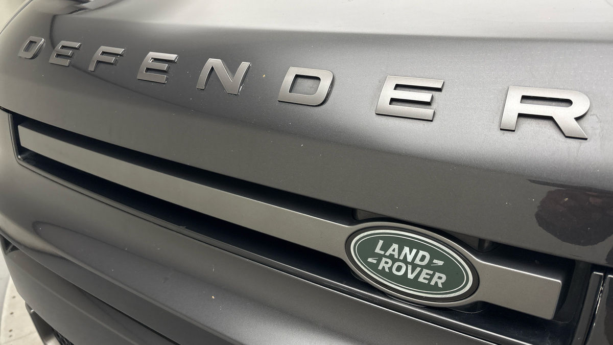 Land Rover Defender 110 Image 48