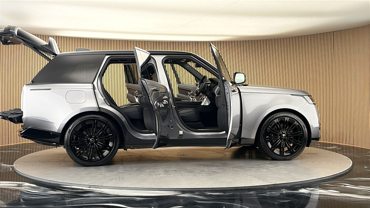More views of Land Rover Range Rover