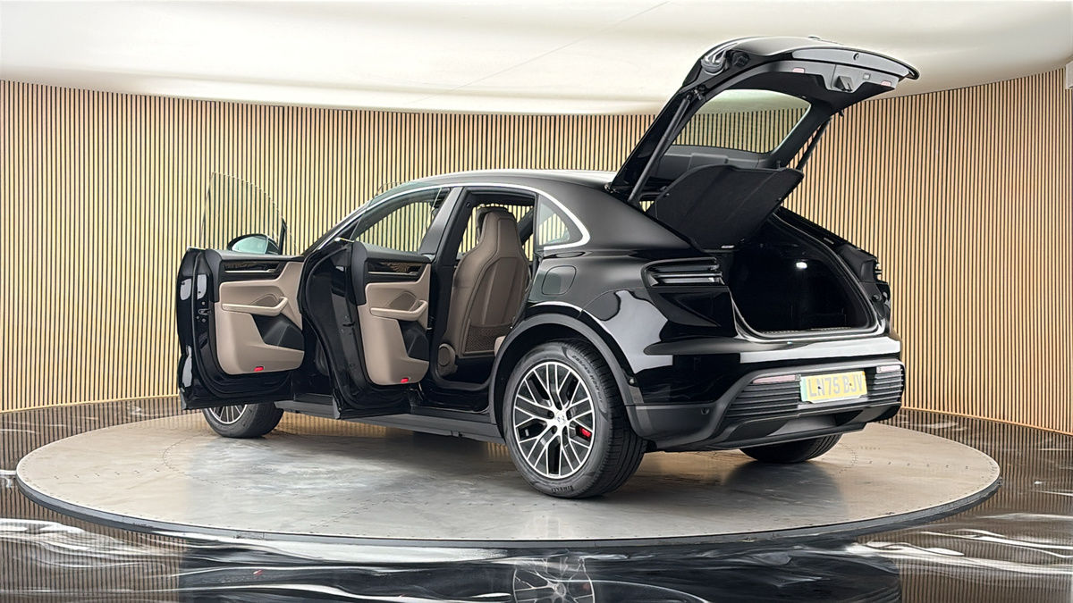 More views of Porsche Macan