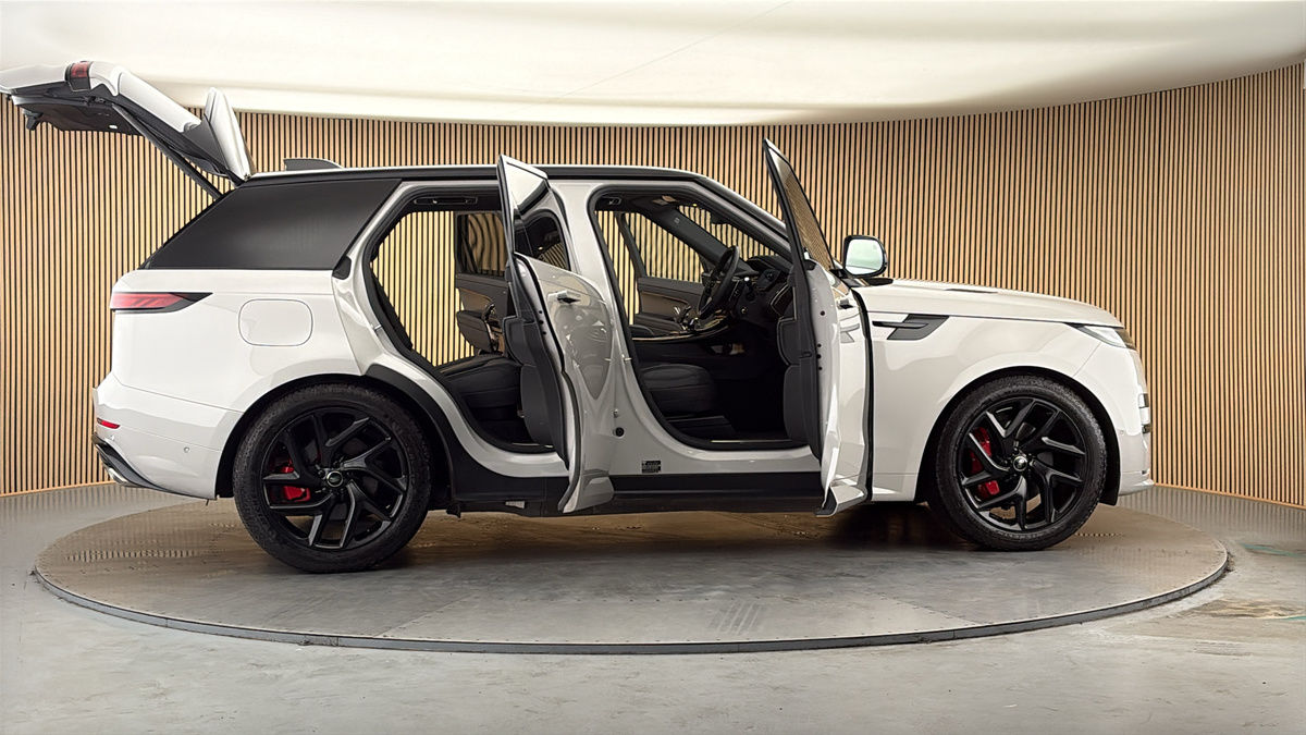 More views of Land Rover Range Rover Sport