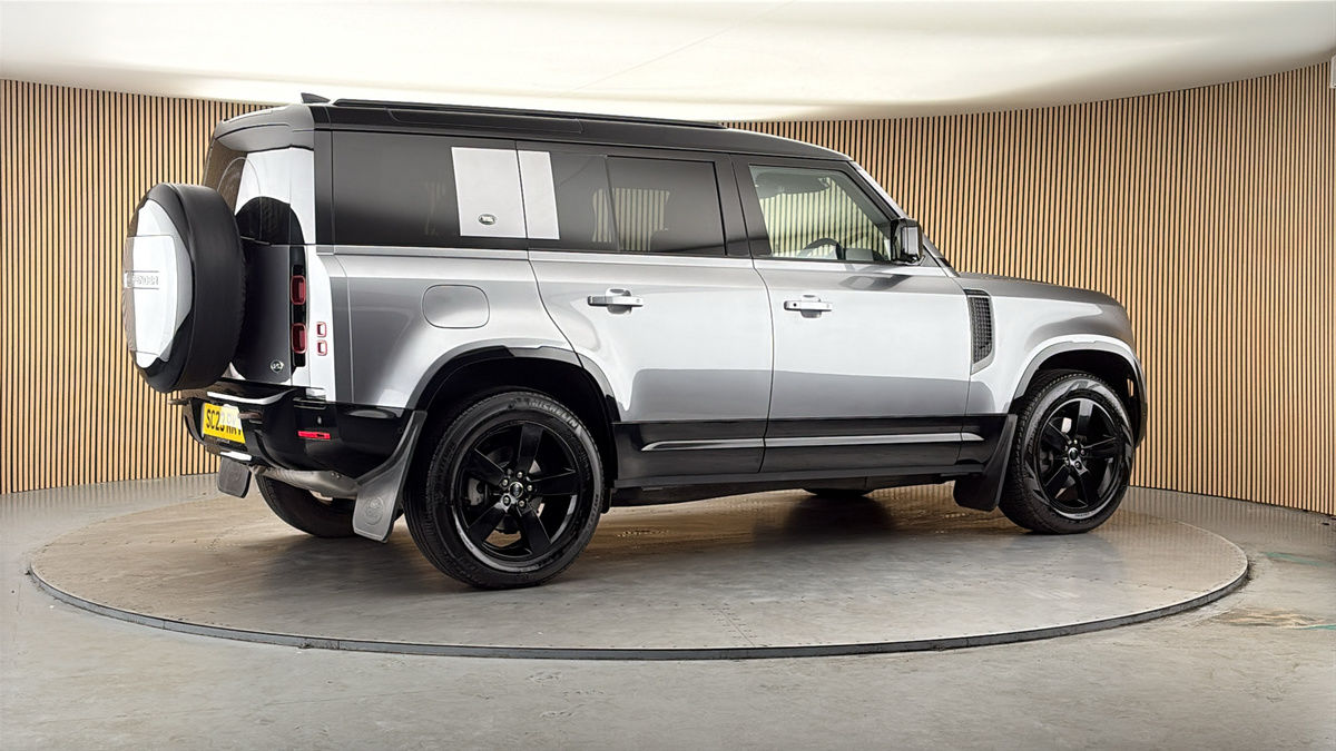 More views of Land Rover Defender 110