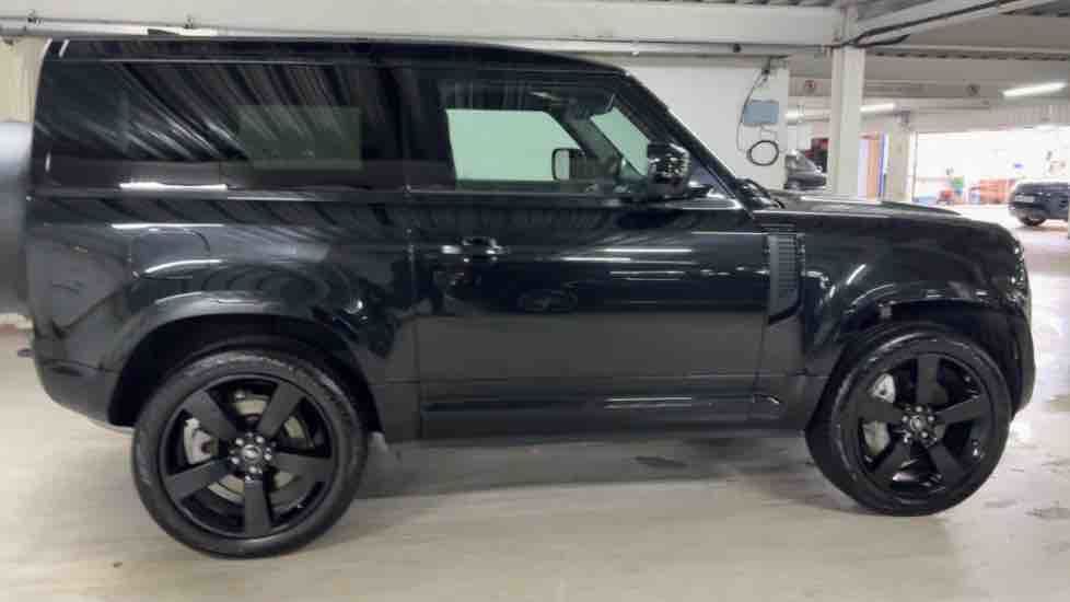 More views of Land Rover Defender 90