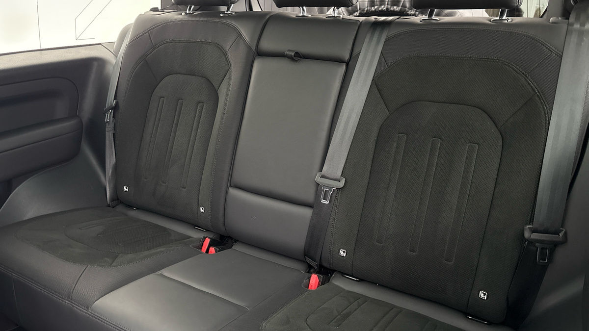 Land Rover Defender 90 Image 8