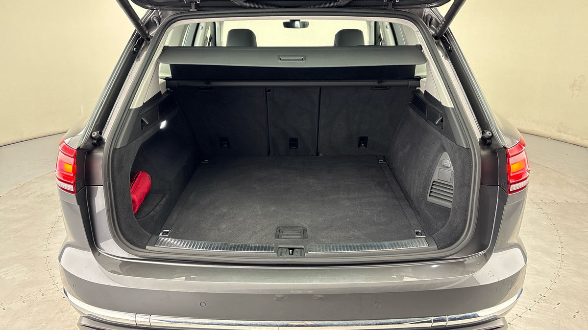 Volkswagen Touareg Image 11