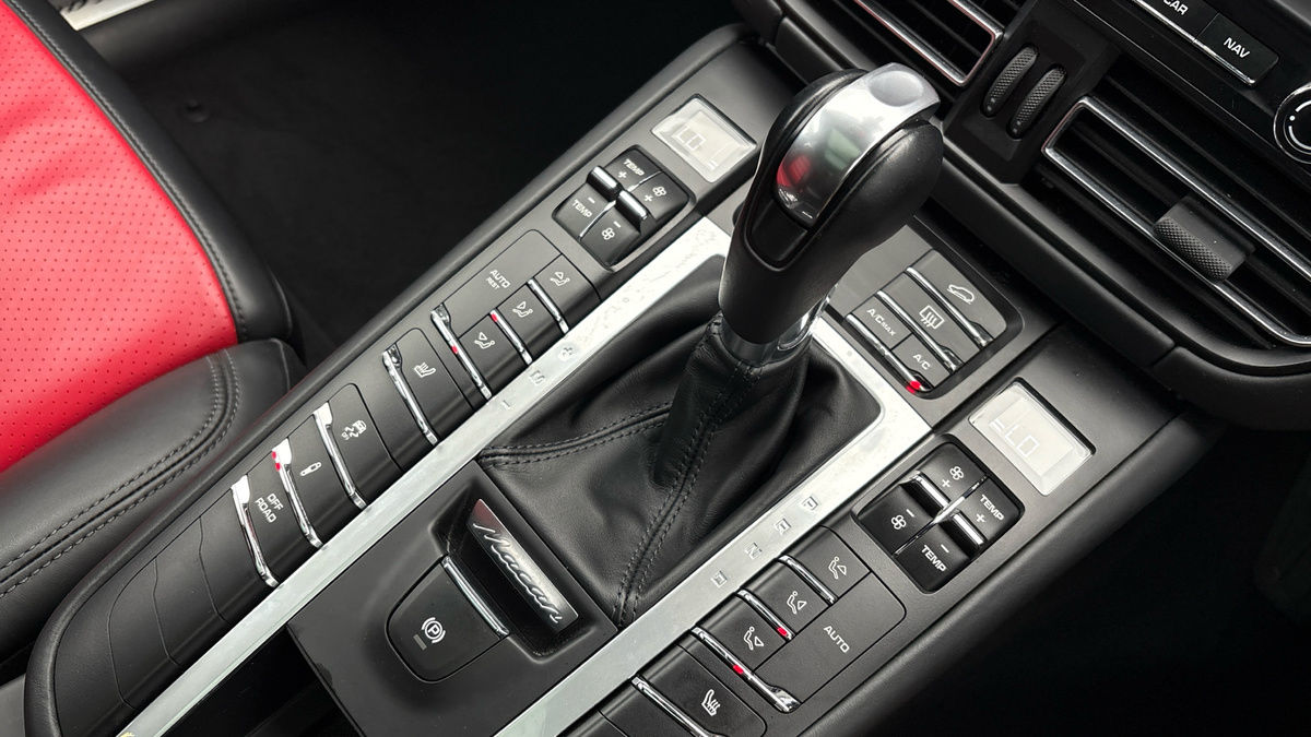 Porsche Macan Image 26