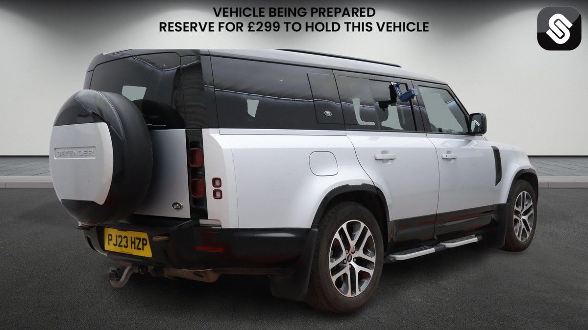 Land Rover Defender 130 Image 4