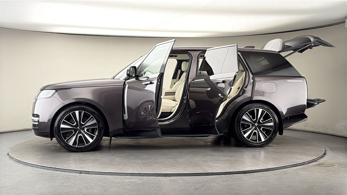 More views of Land Rover Range Rover