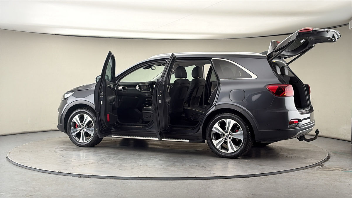 More views of Kia Sorento