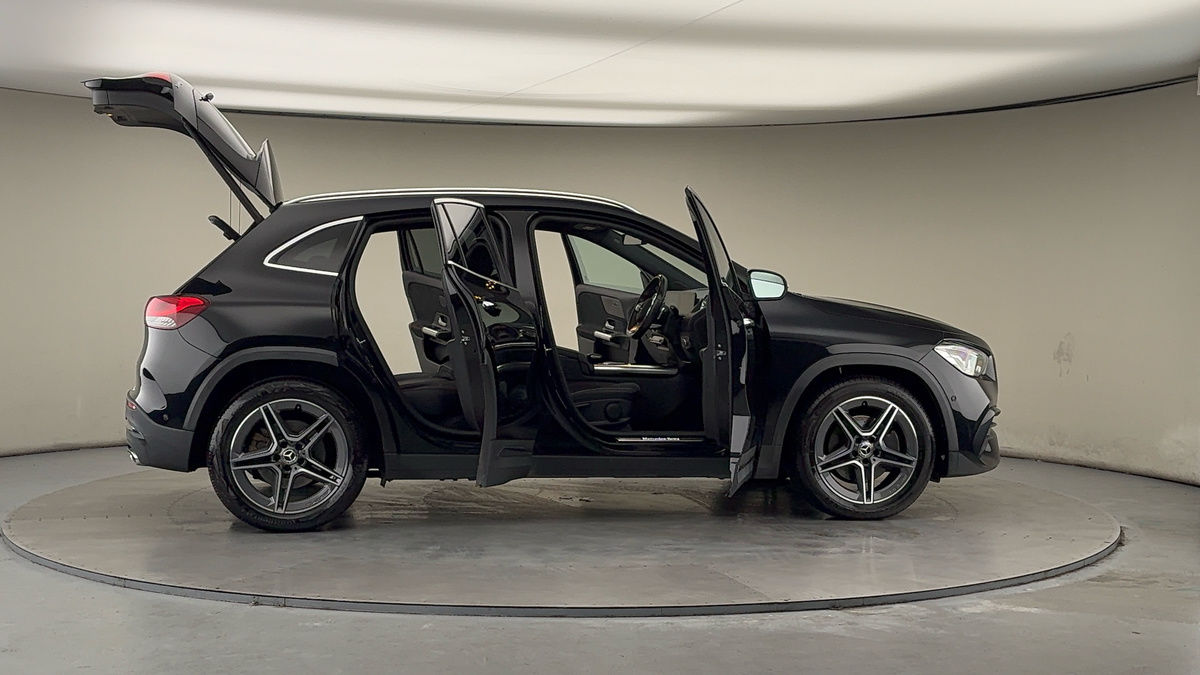 More views of Mercedes-Benz GLA