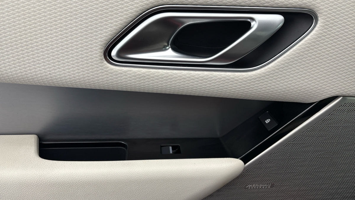 Land Rover Range Rover Velar Image 19