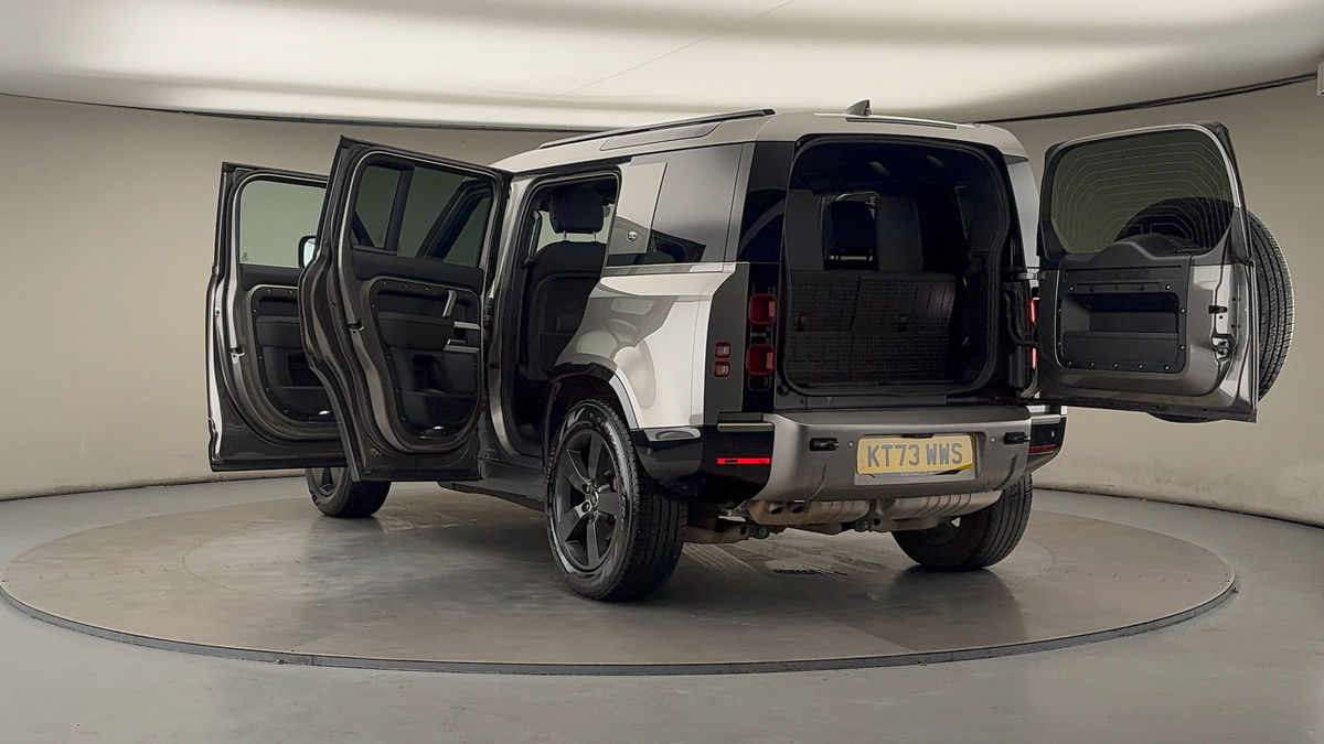 Land Rover Defender 110 Image 23