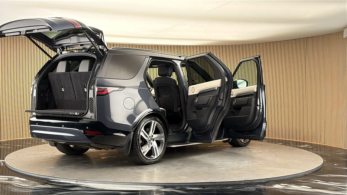 More views of Land Rover Discovery