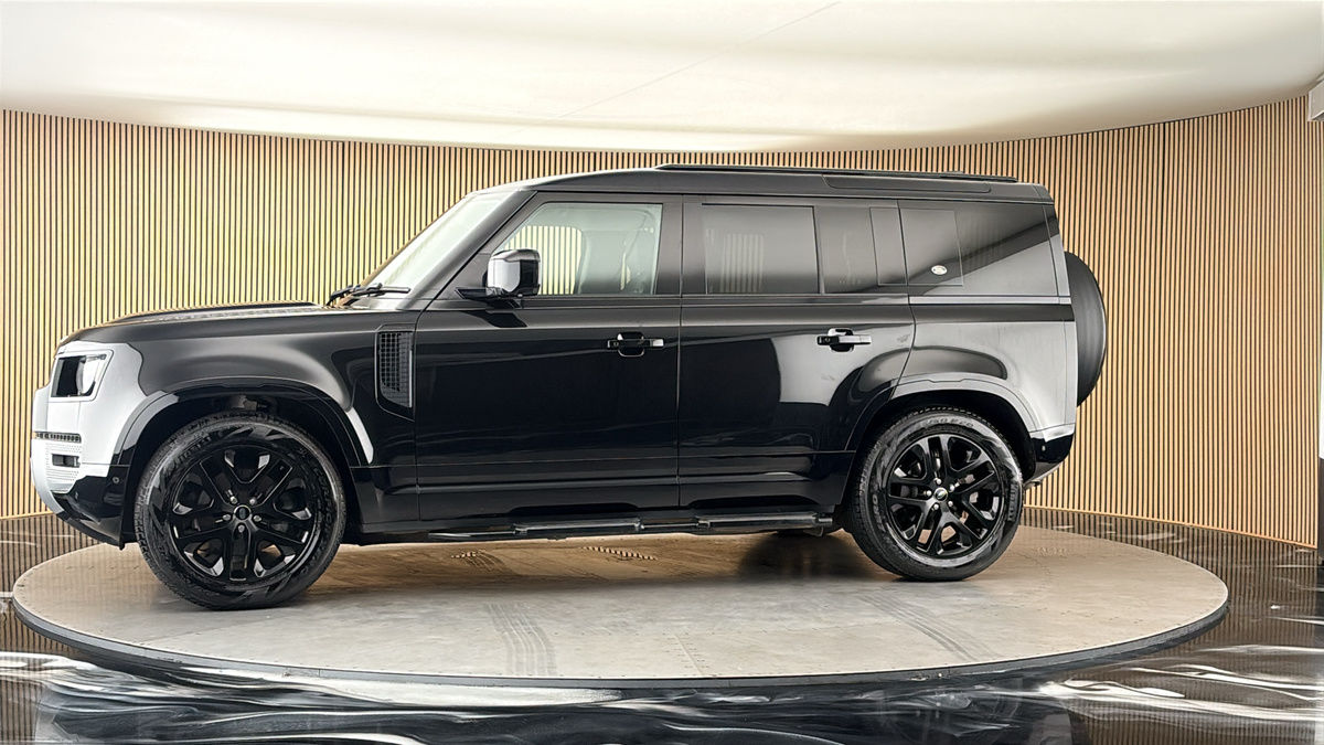 More views of Land Rover Defender 110