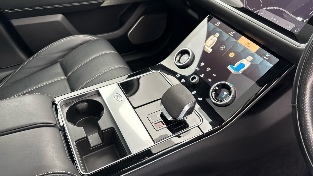 Land Rover Range Rover Velar Image 18