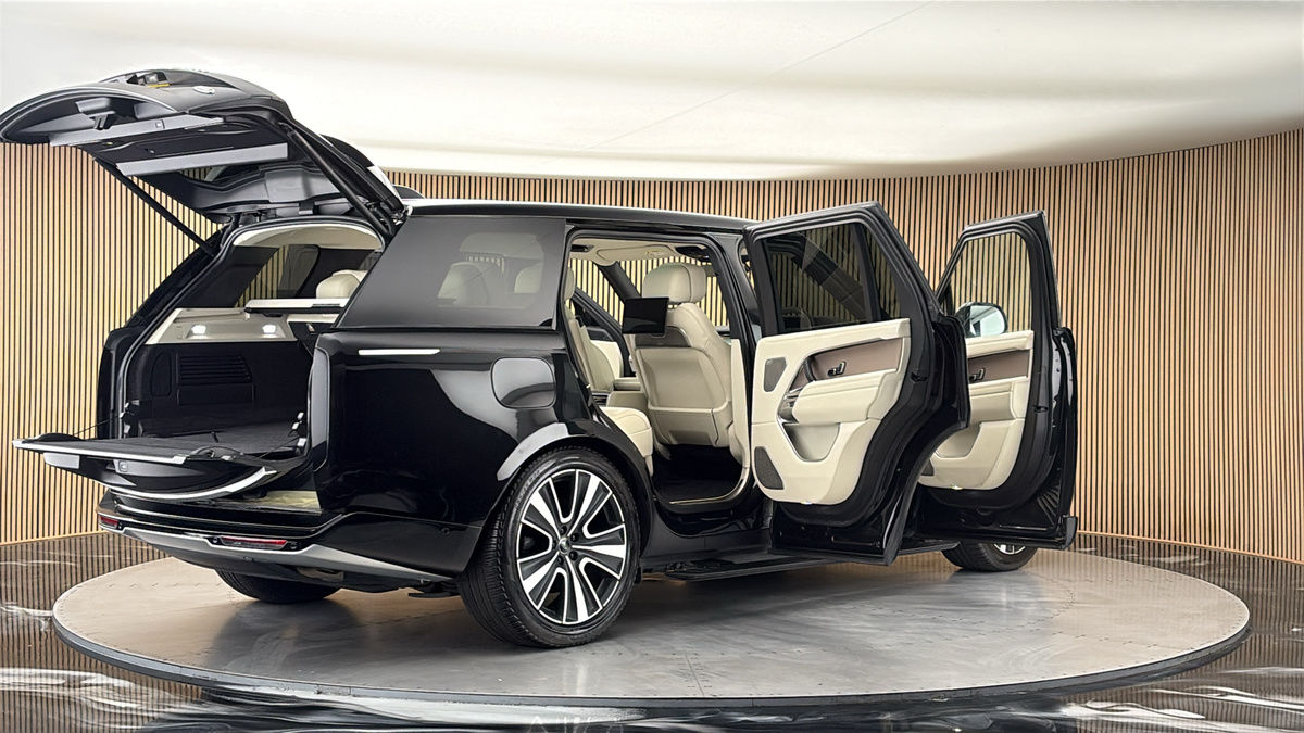 More views of Land Rover Range Rover