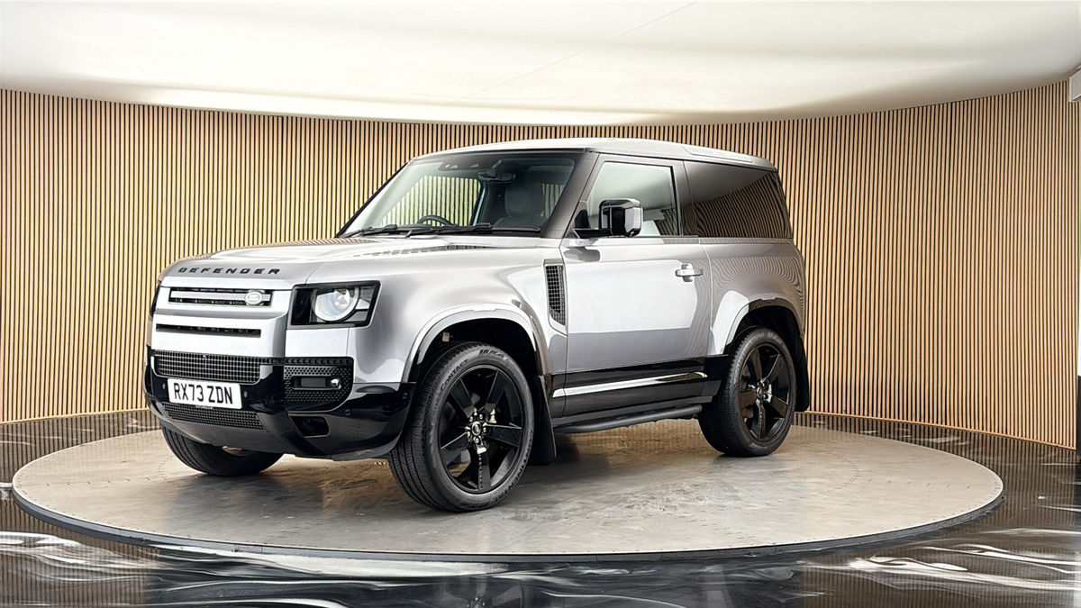 Land Rover Defender 90 Image 20