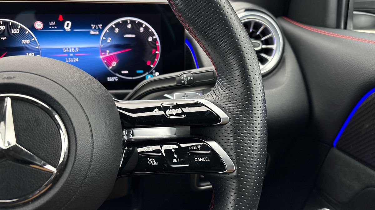 Mercedes-Benz GLB Image 14