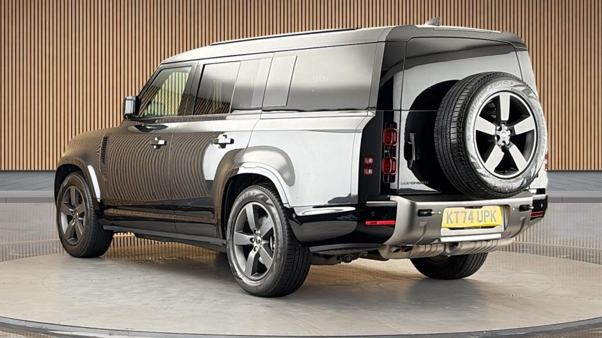 Land Rover Defender 130 Image 2