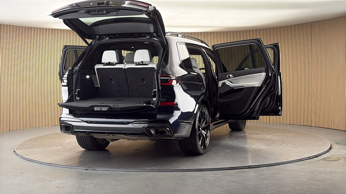 More views of BMW X7