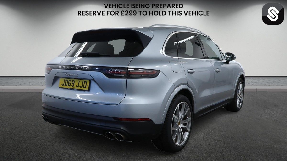Porsche Cayenne Image 4