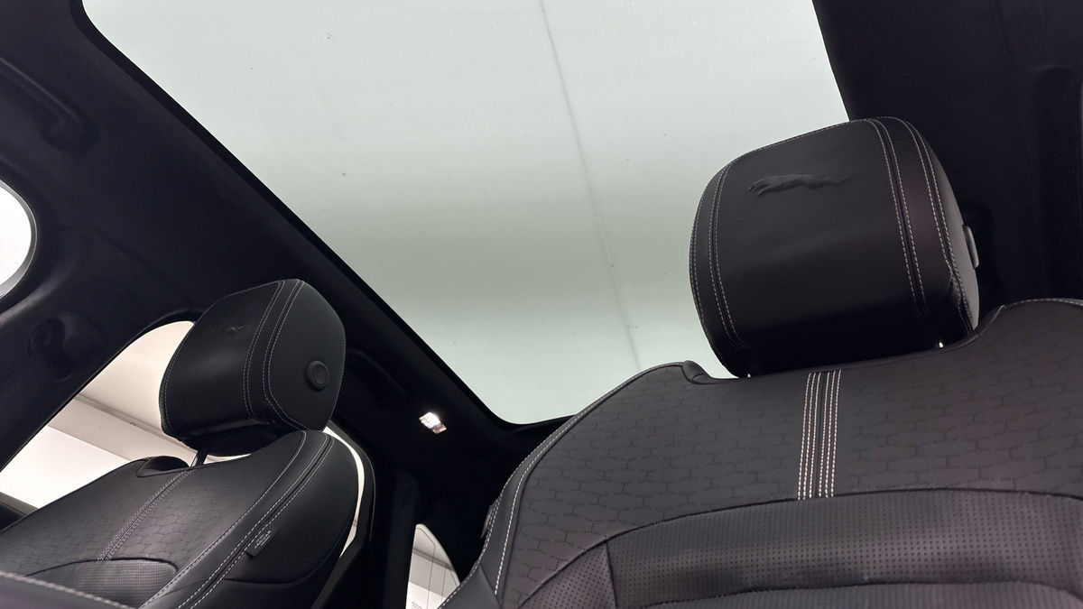 Jaguar F-PACE Image 6