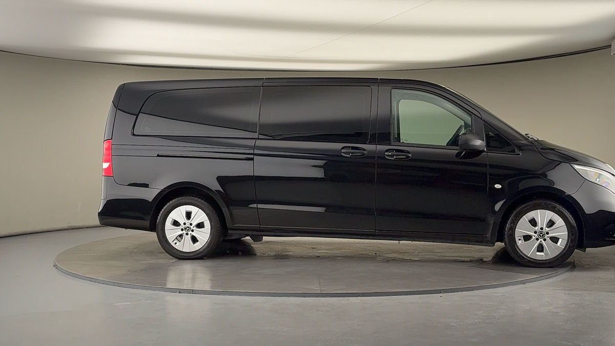 More views of Mercedes-Benz Vito